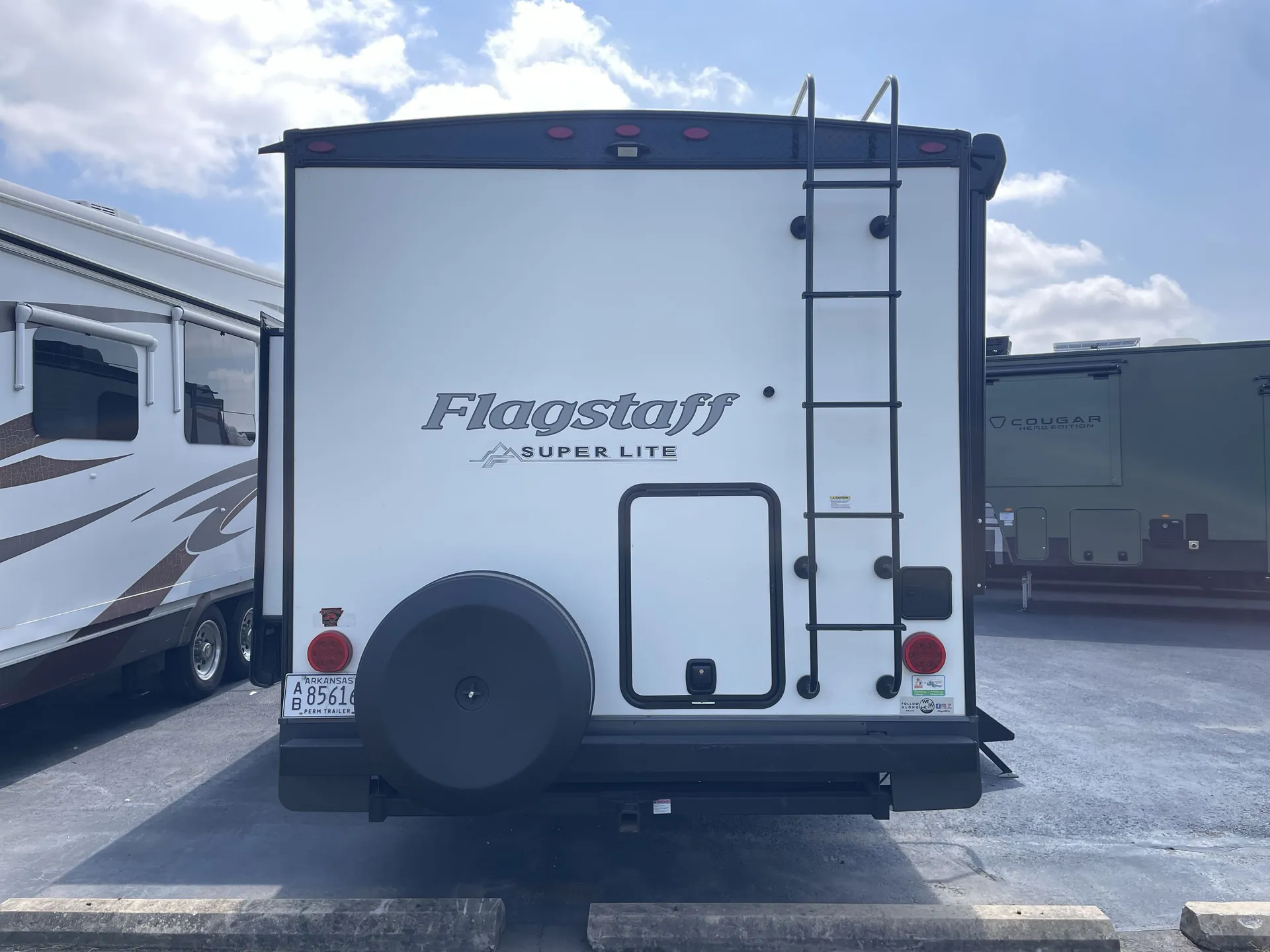 2023 Forest River Flagstaff Super Lite 27BHWS — backside