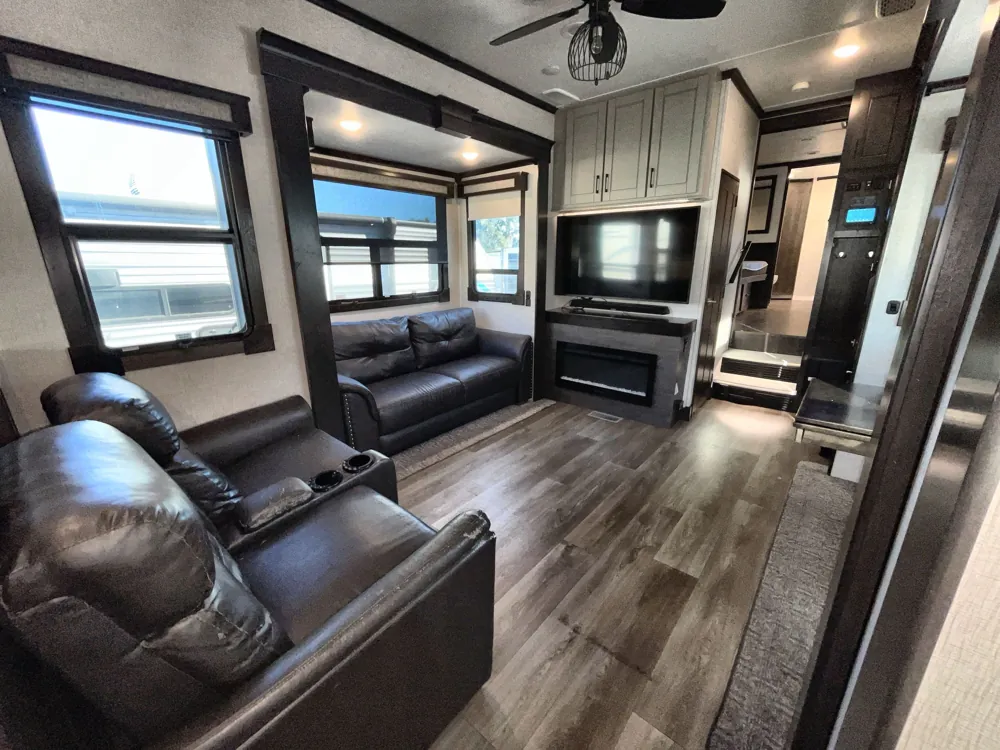 2021 CrossRoads Redwood RW4001LK — living area main
