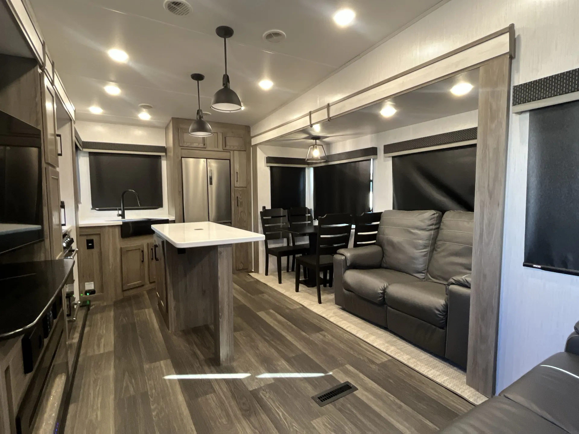 2023 Heartland Elkridge 32RK — living area main