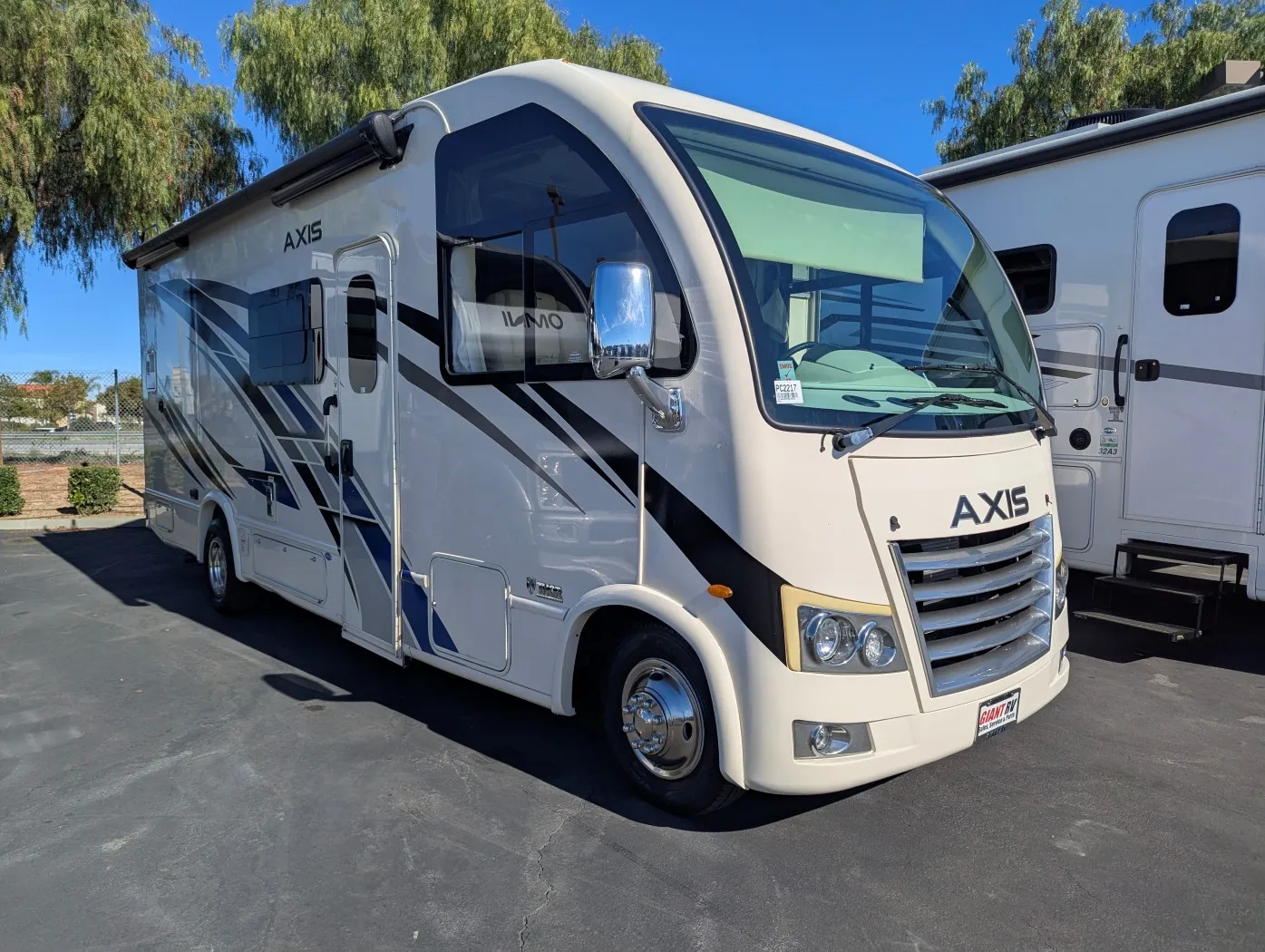 2023 Thor Motor Coach Axis 24.4 - Photo 2