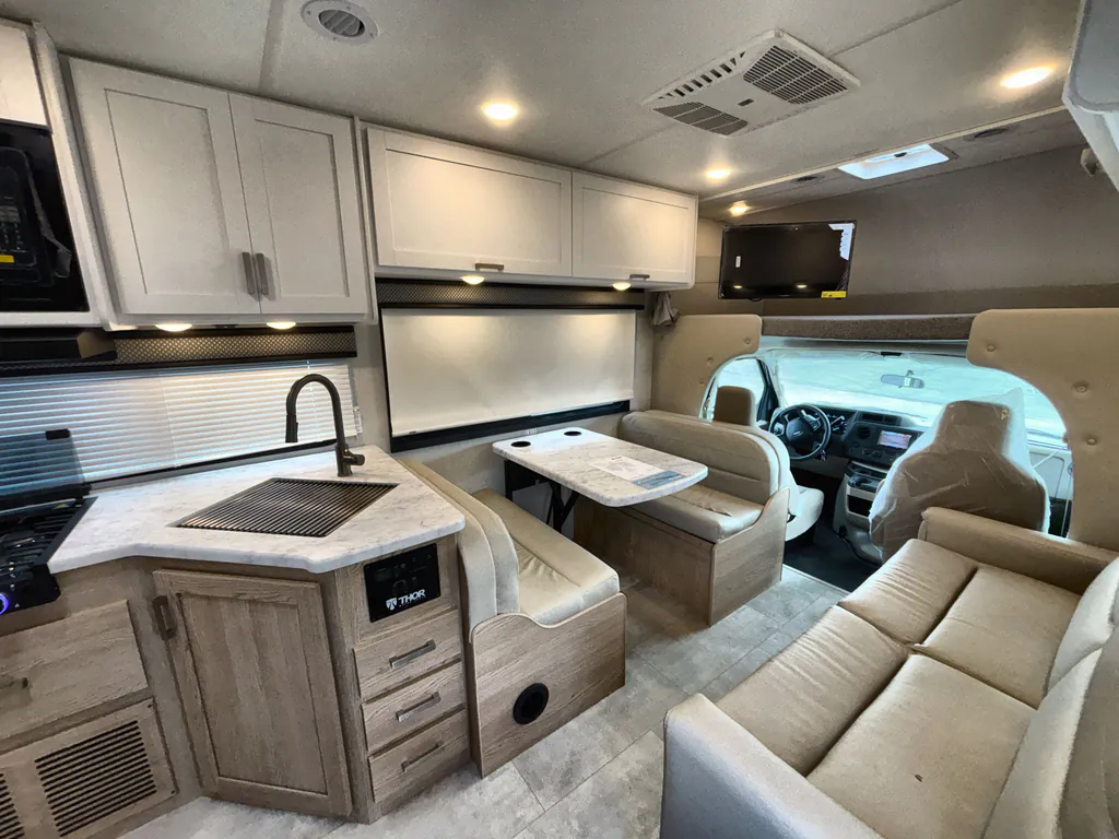 2026 Thor Motor Coach Freedom Elite 28HZ, Photos photo 2