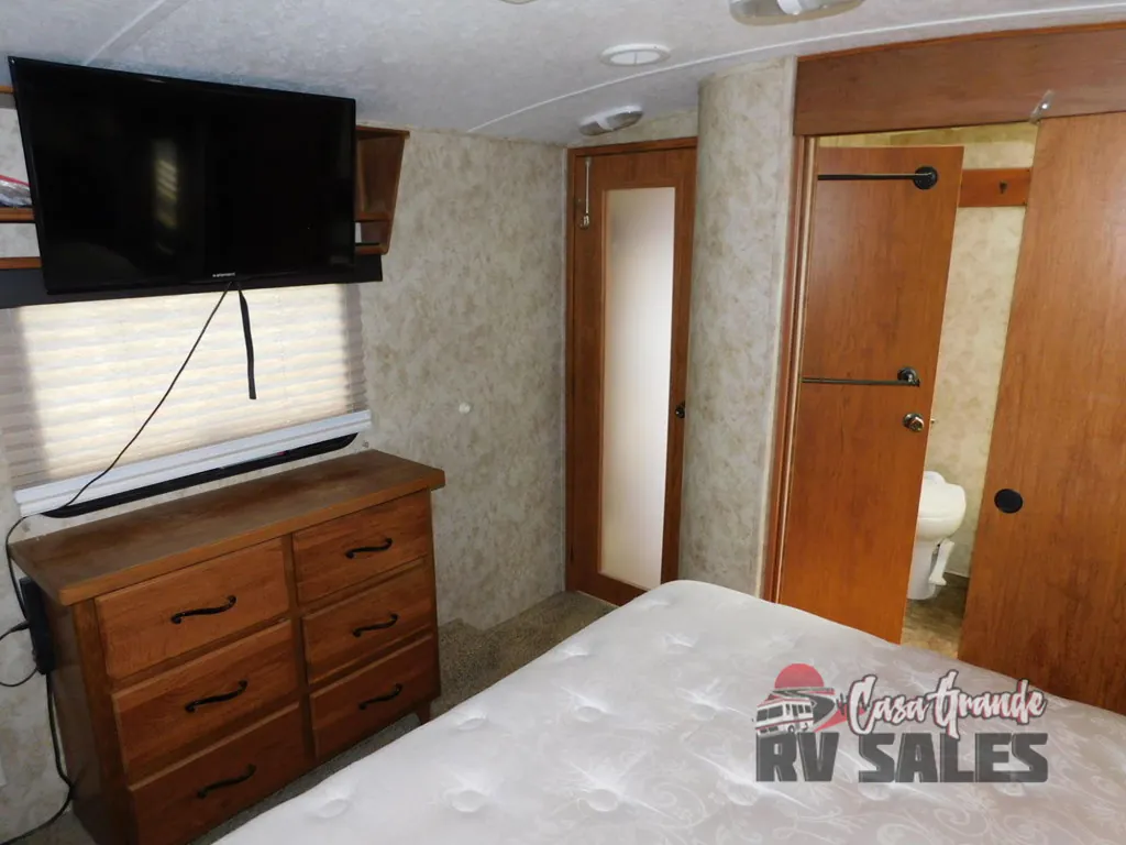 2012 Keystone Montana 3100RL, Photos photo 13