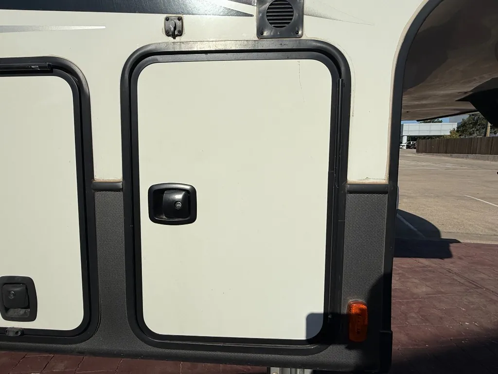 2021 Keystone Alpine 3120RS dealer photo 3 from Pinnacle RV