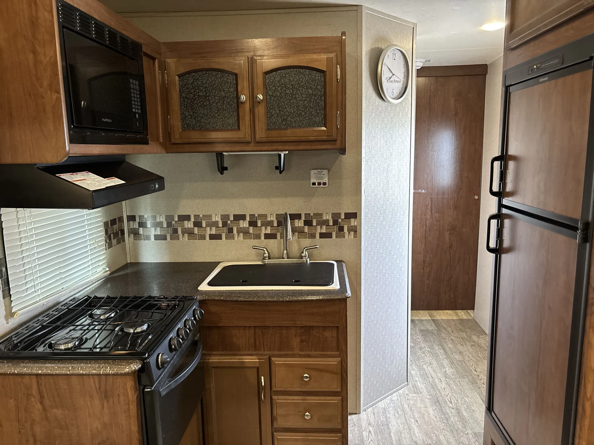 2017 Coachmen Freedom Express Blast 271 BL — living area main