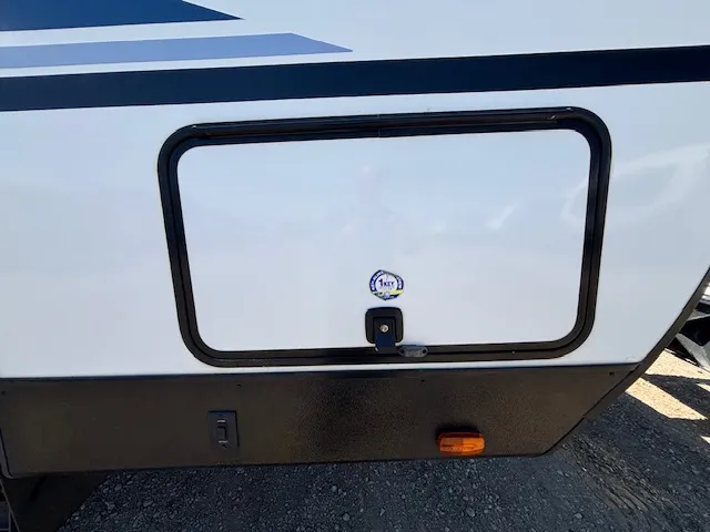 2022 HEARTLAND RV SUNDANCE 301BH - Photo 2