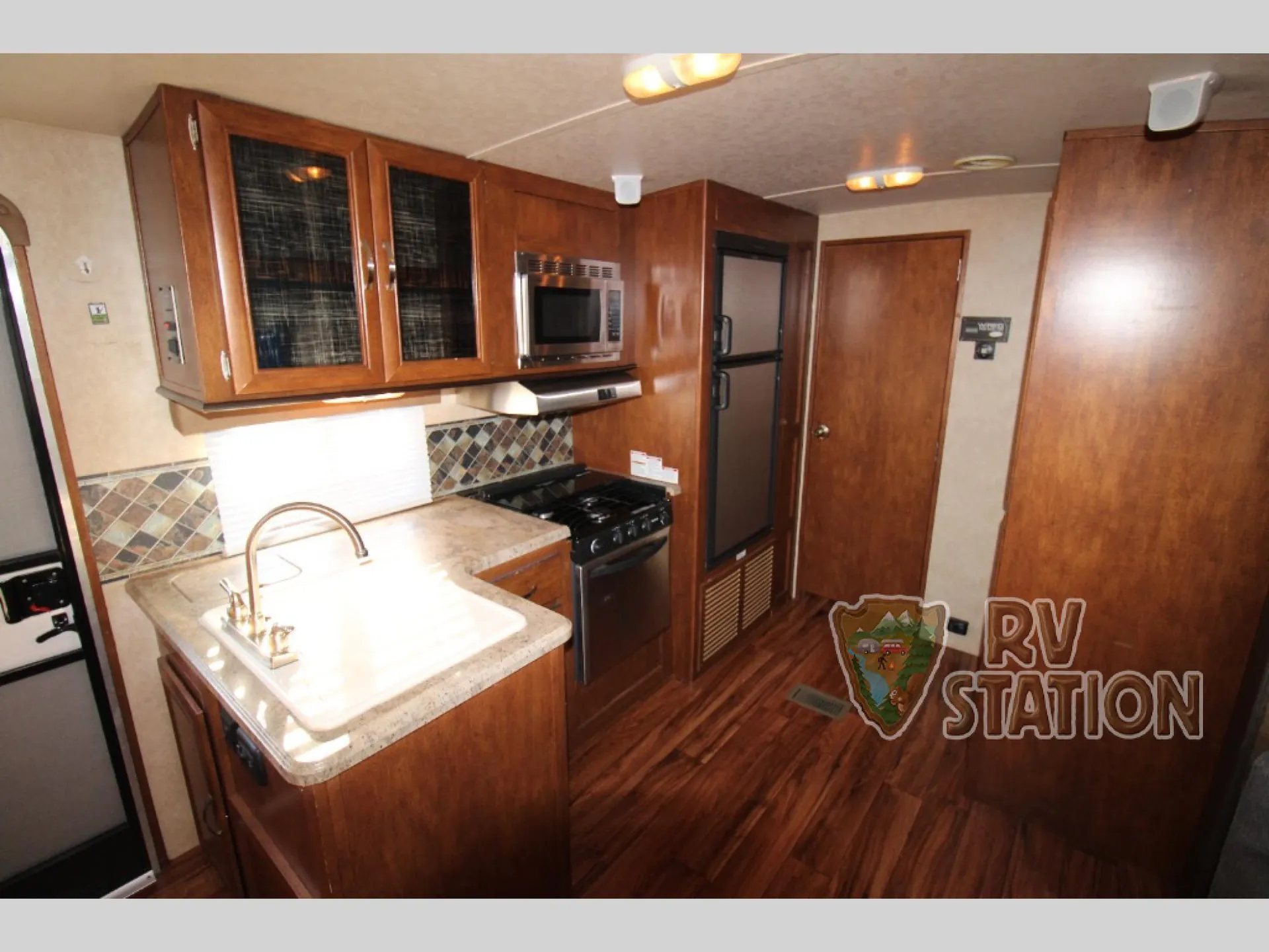 2015 Forest River Vibe 236RBS - Photo 3