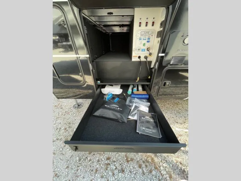 2026 Brinkley Model G 4000, Photos photo 12