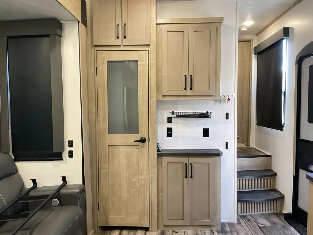 2022 Keystone Raptor 351, Photos photo 24