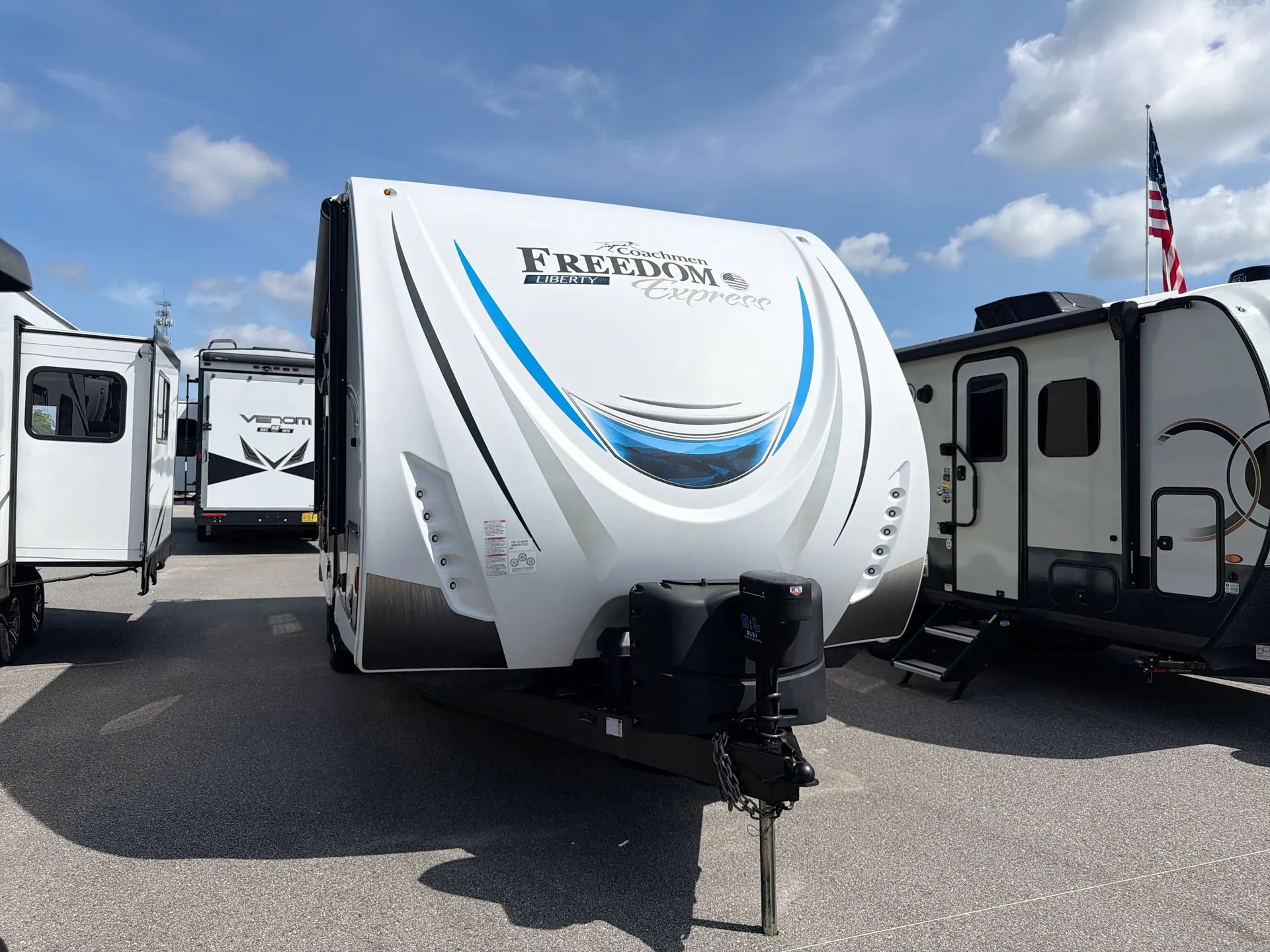 2019 Coachmen Freedom Express Ultra Lite 231 RBDS - Photo 2
