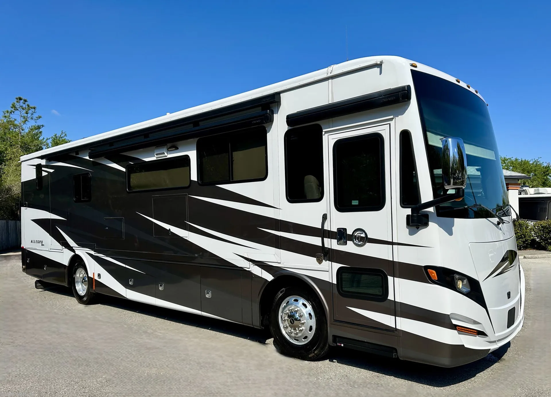 2023 Tiffin Allegro Red 360 37 BA - Photo 2
