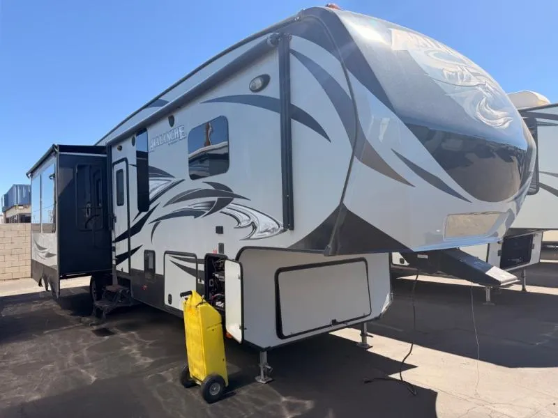 2015 Keystone RV Avalanche 355RK - Photo 3
