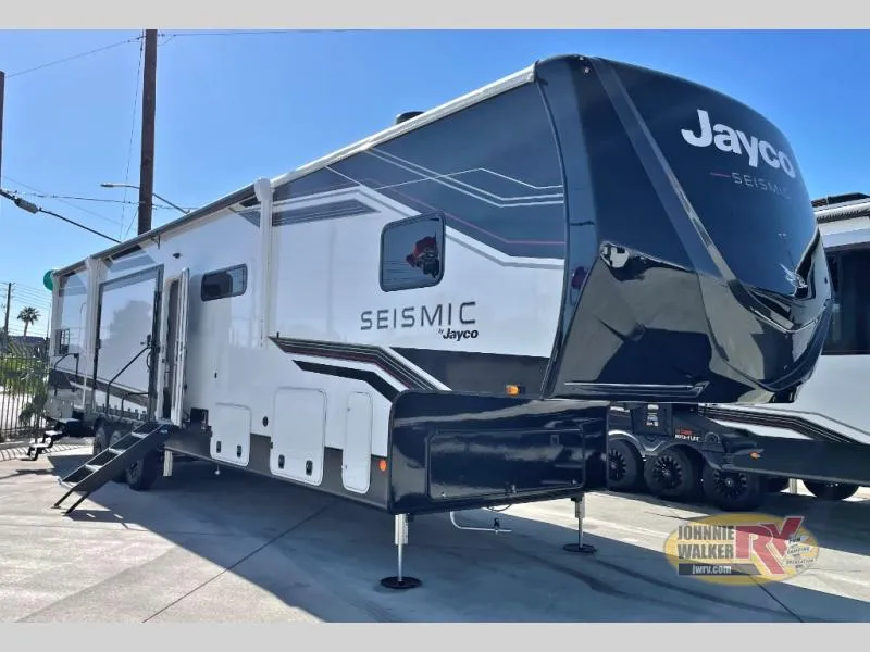 2026 Jayco Seismic 413 - Photo 2