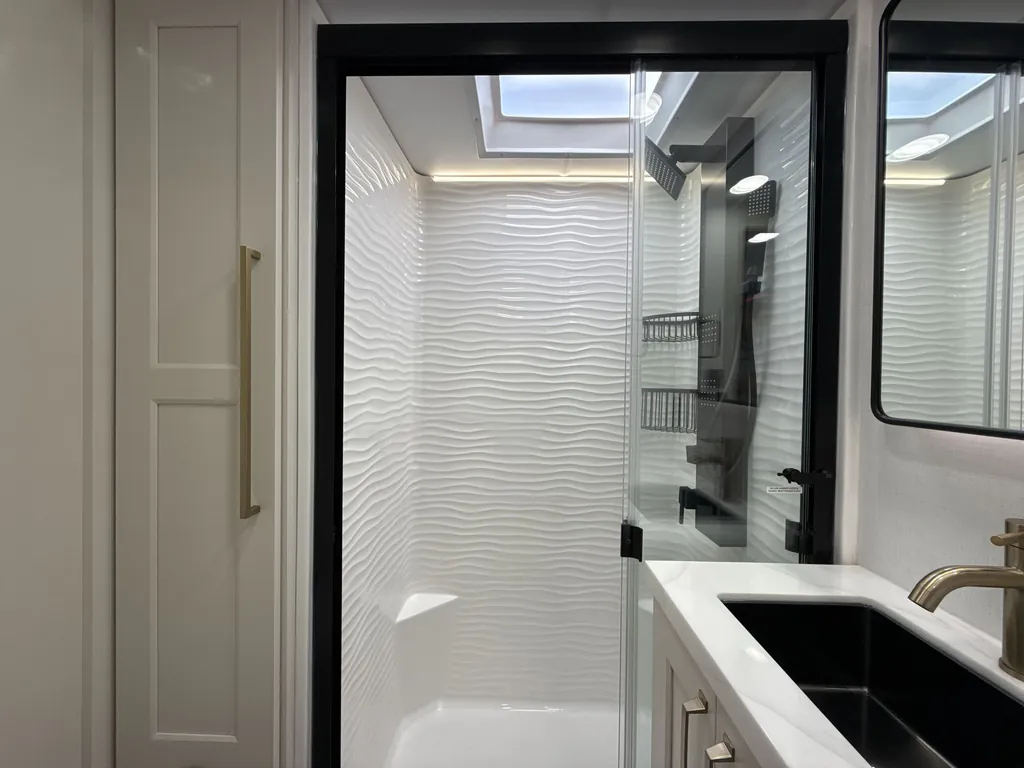 2027 Brinkley Model G 3970, Photos photo 29