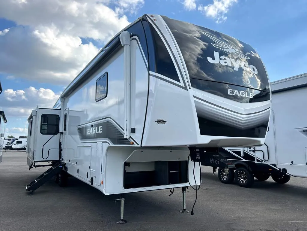 2026 Jayco Eagle 335LSTS - Photo 2