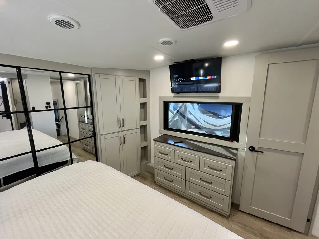 2025 Brinkley Model Z 3400, Photos photo 8
