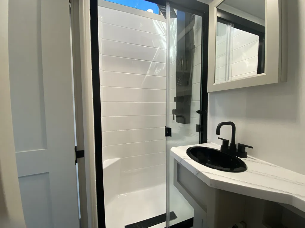 2026 Brinkley Model G 3970, Photos photo 33