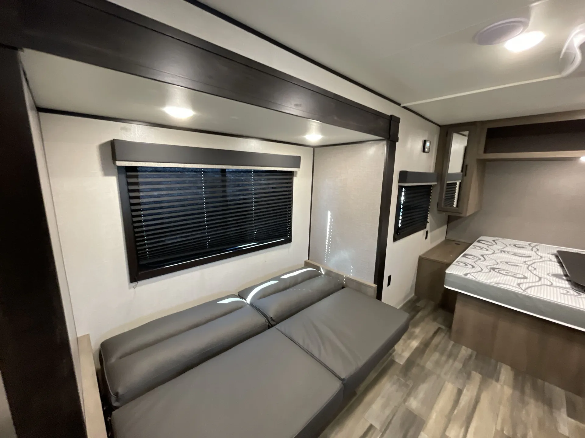 2023 Starcraft Autumn Ridge 20FBS — living area main