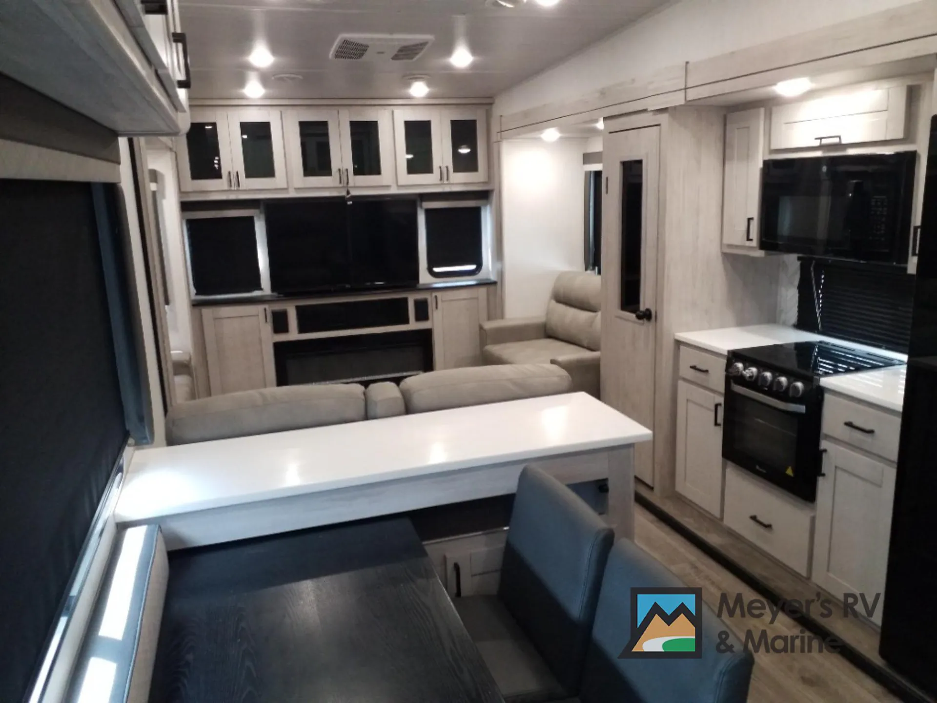 2024 East to West Tandara 340RD - Photo 3