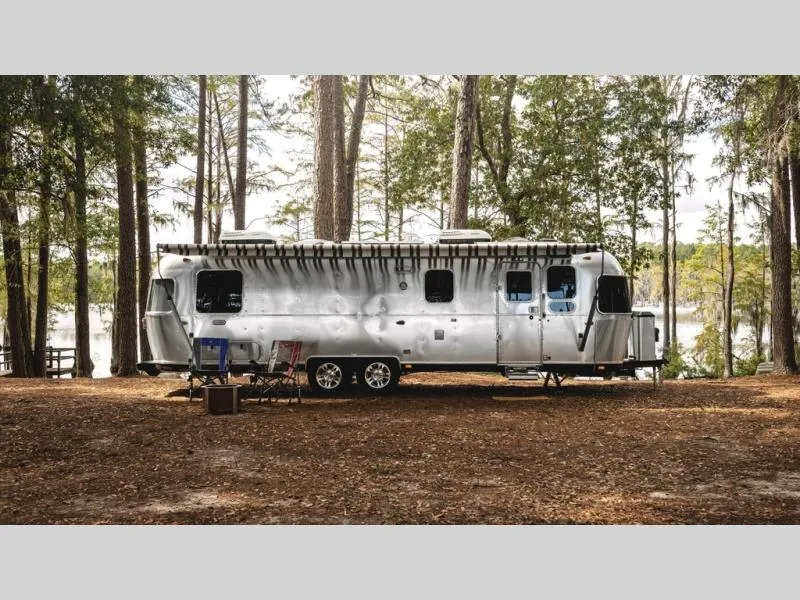 2026 Airstream Classic 30RB - Photo 4