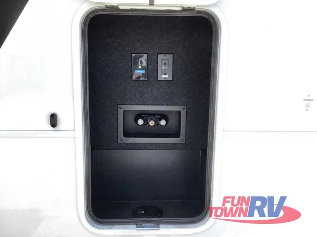 2026 Brinkley Model Z 3600, Photos photo 36