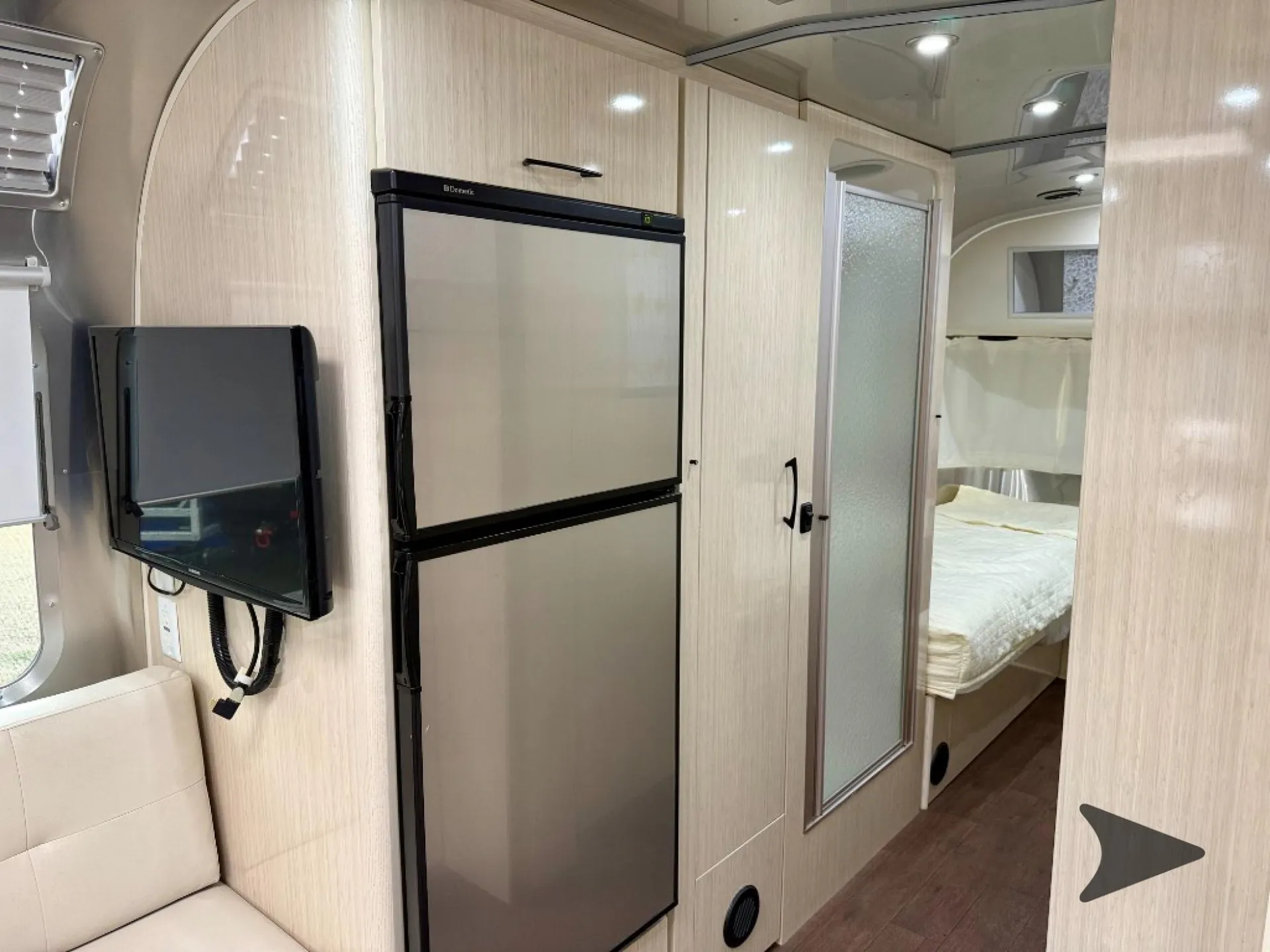 2017 Airstream International Serenity 25 - Photo 3