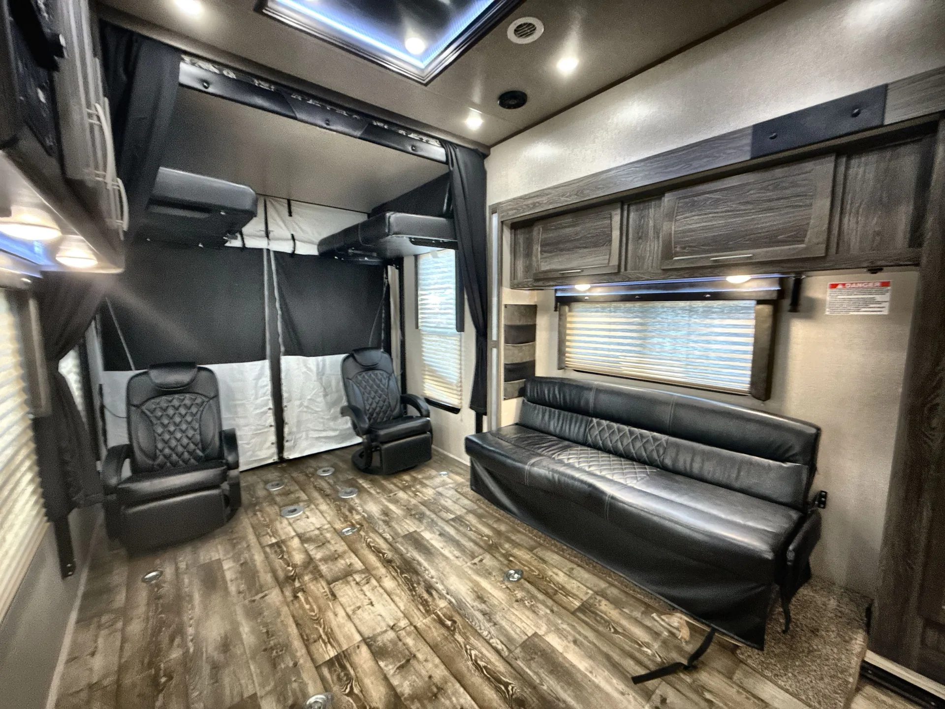 2020 Genesis Supreme Vortex 3414V — living area main