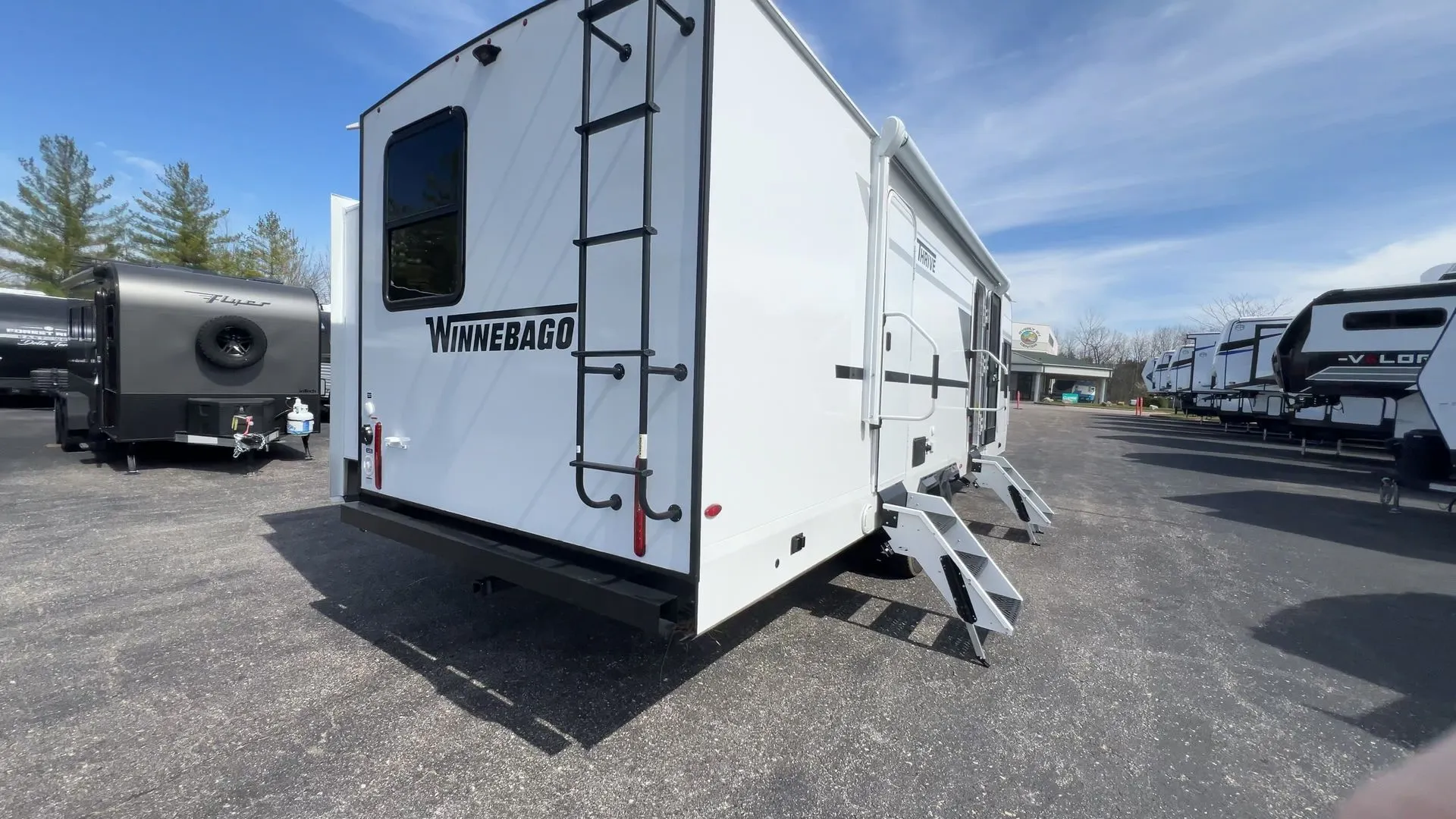 2026 Winnebago Thrive 26FKD - Photo 4
