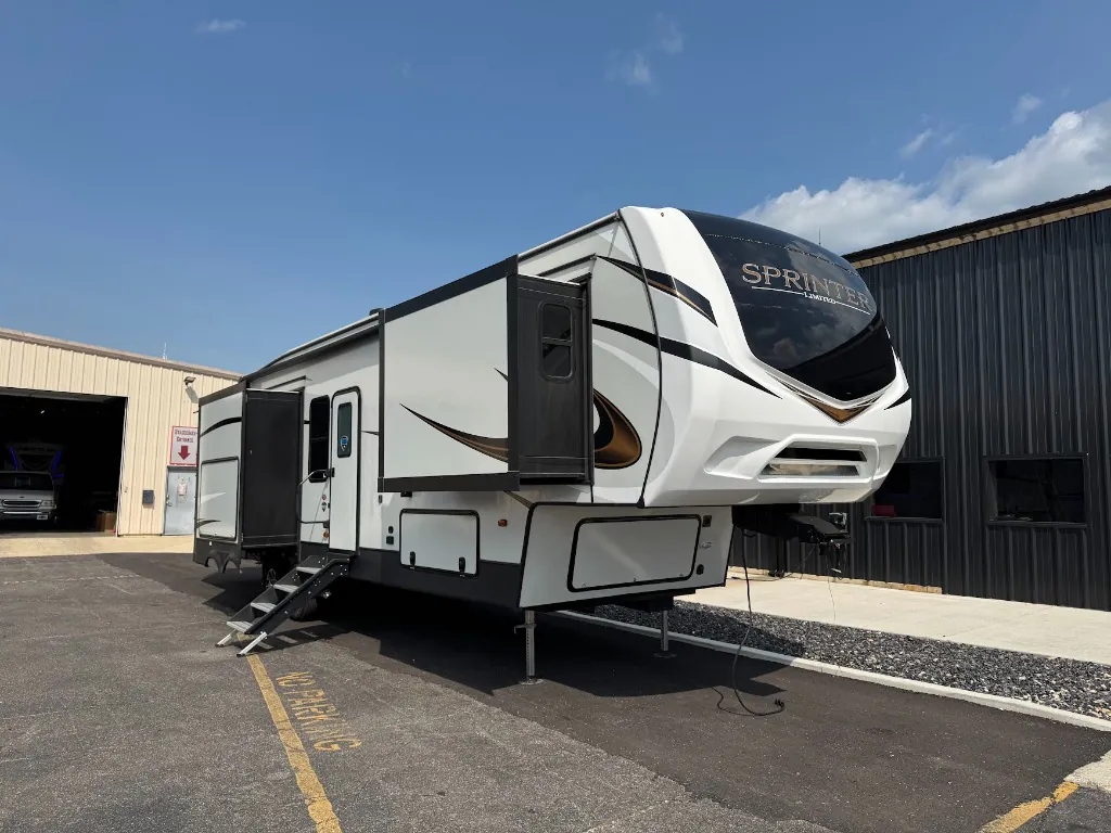 2021 Keystone Sprinter Limited 3550MLS - Photo 4
