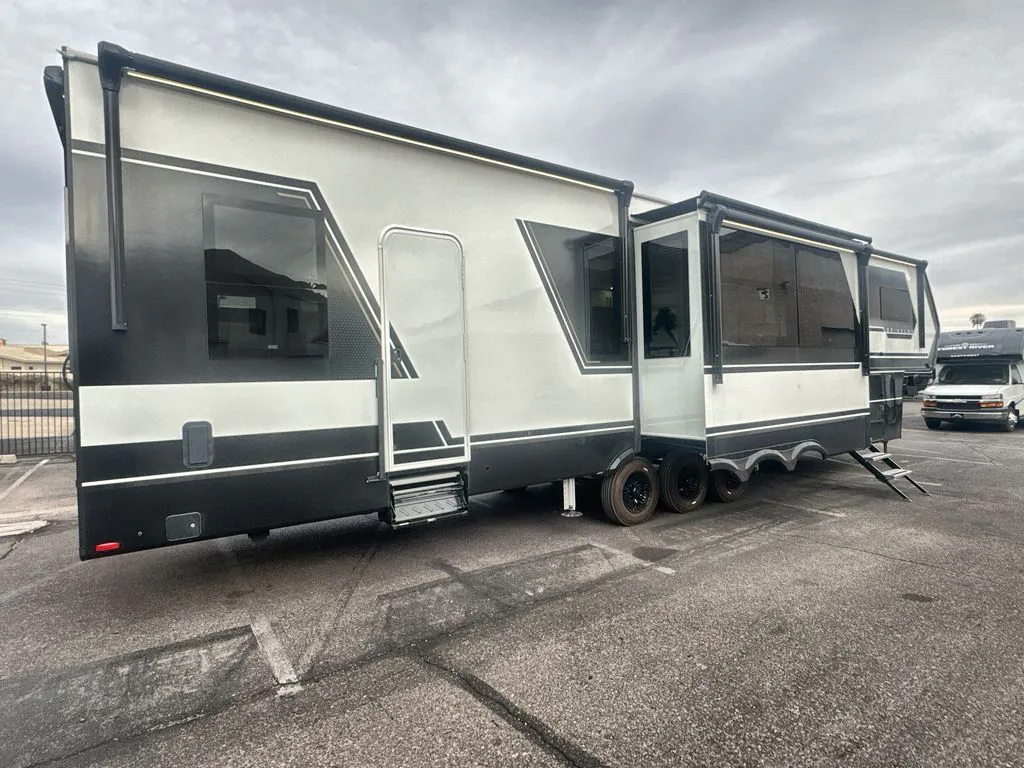 2026 Brinkley Model G 4100, Photos photo 2
