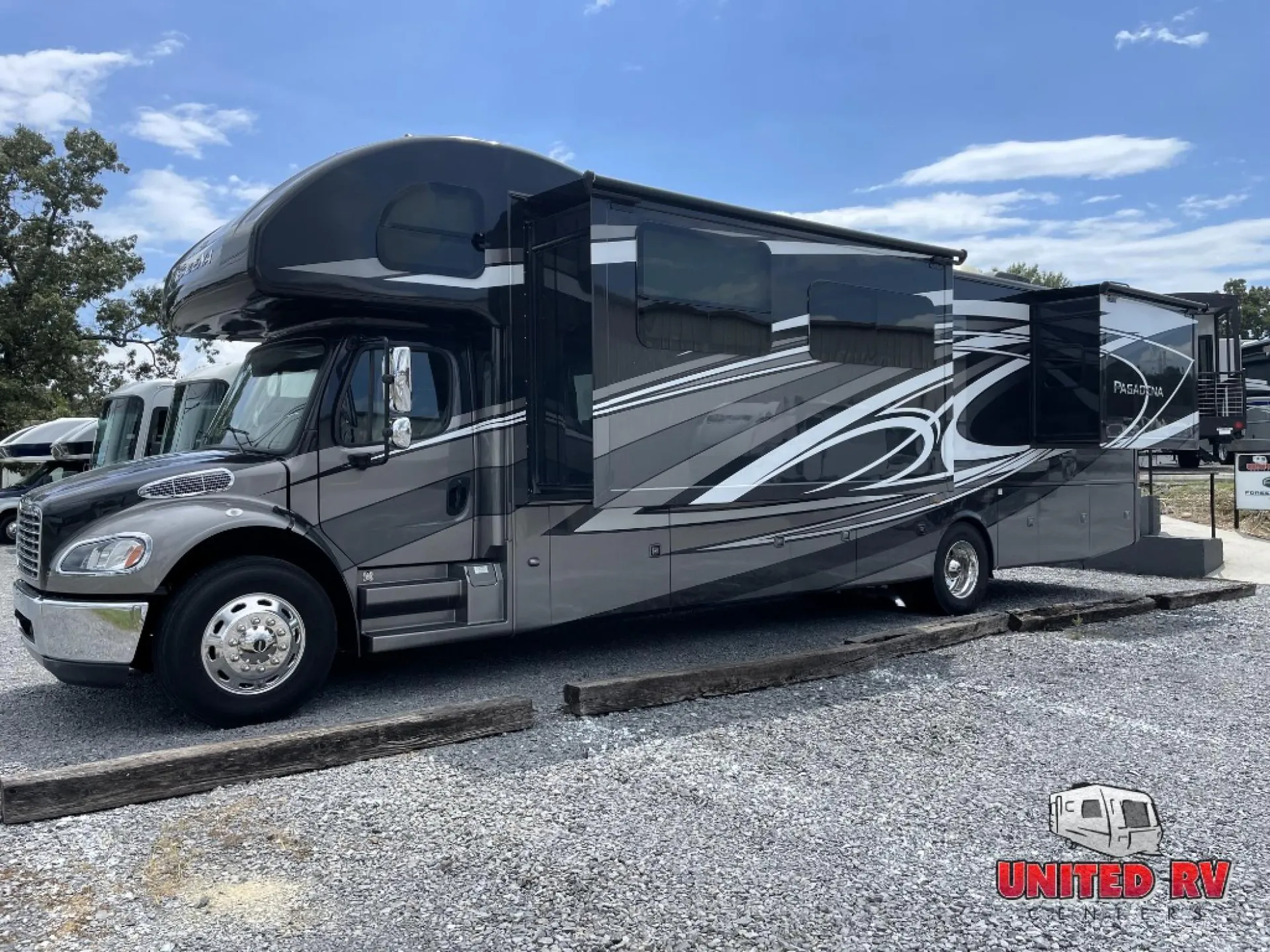 2023 Thor Motor Coach Pasadena 38FX - Photo 4