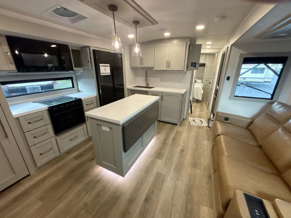 2025 Brinkley Model Z AIR 295, Photos photo 4