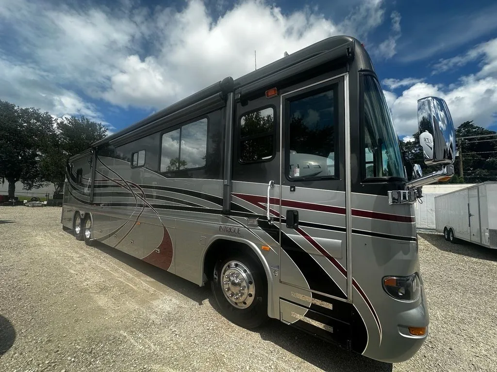2004 Country Coach Intrigue 400 400 - Main photo
