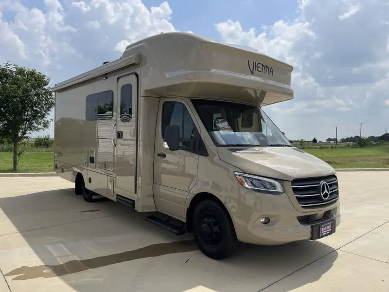 2026 Renegade RV Vienna 25RMC - Photo 3