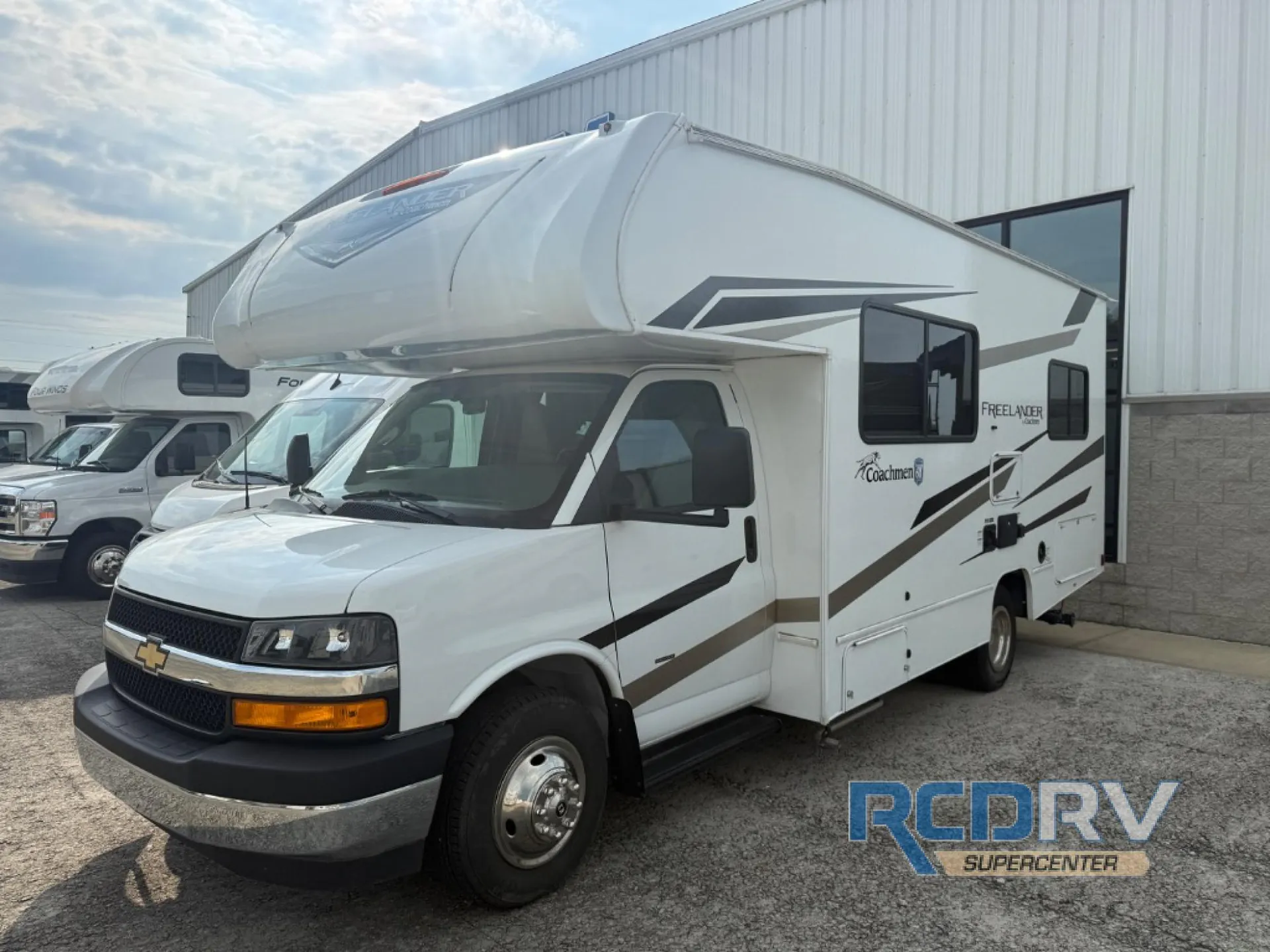2024 Coachmen Freelander 22XG Chevy 3500 - Photo 3