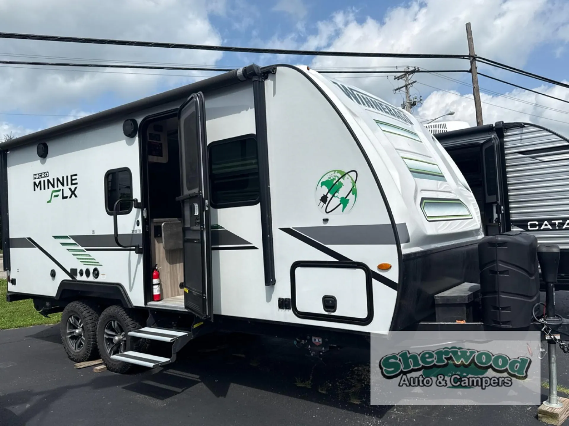 2022 Winnebago Micro Minnie FLX 2108TB dealer photo 1 from Sherwood Auto & Campers