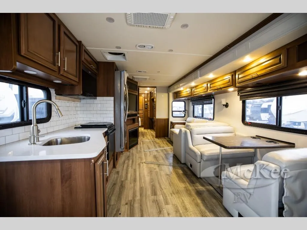 2014 Fleetwood Bounder 35K - Photo 3