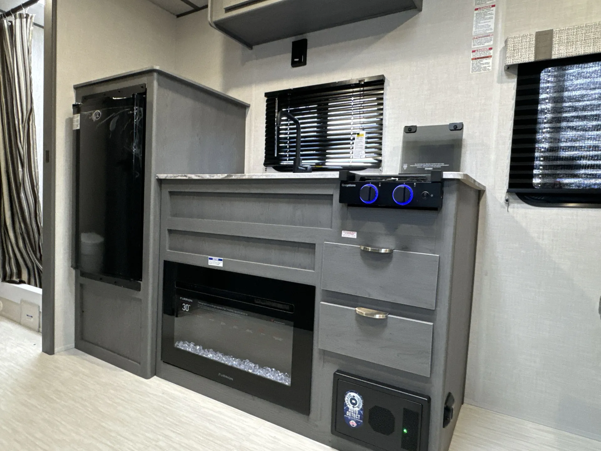 2025 Forest River Ozark 1610RBLE — kitchen