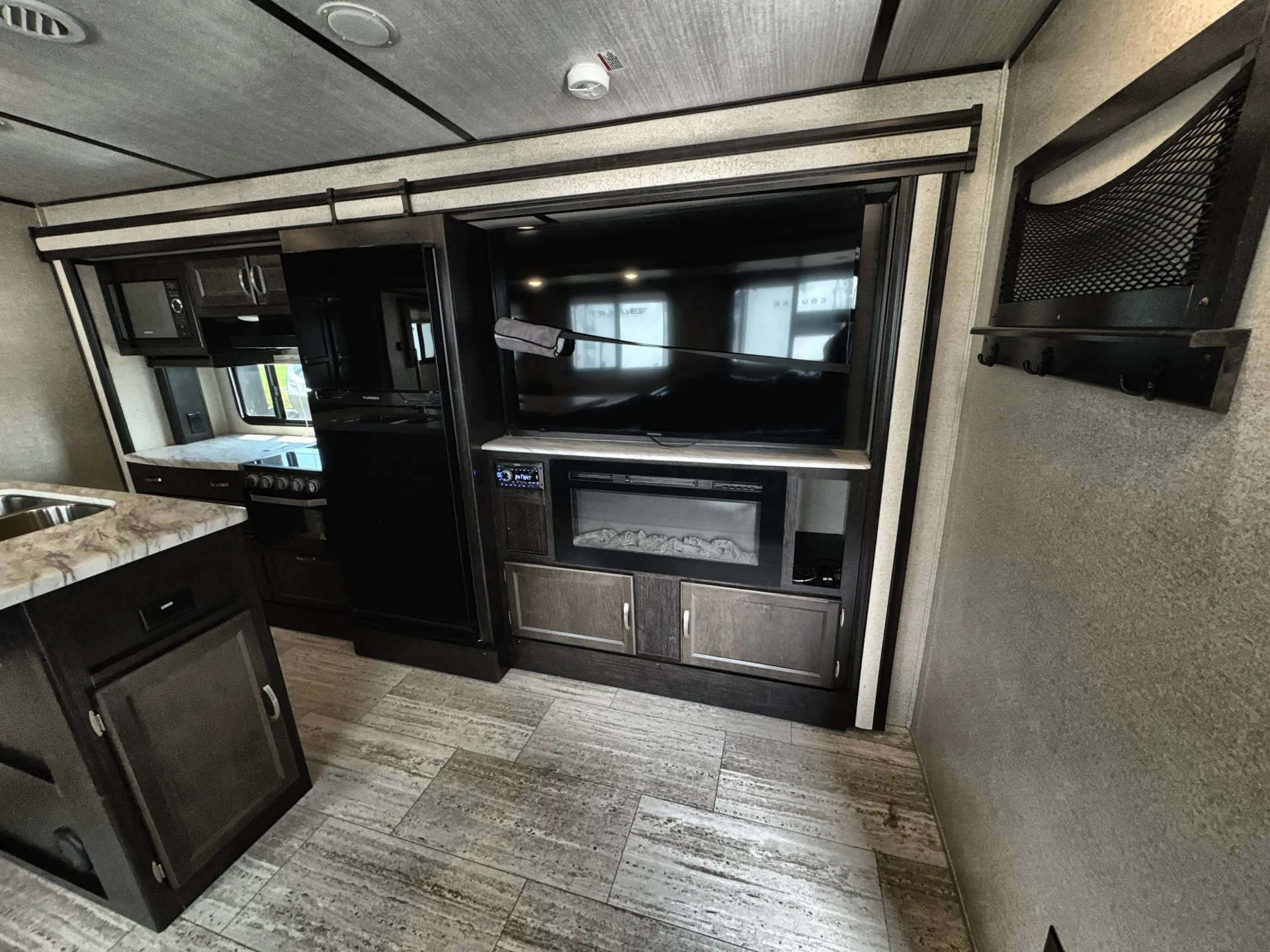 2020 Coachmen Spirit Ultra Lite 3379BH - Photo 3