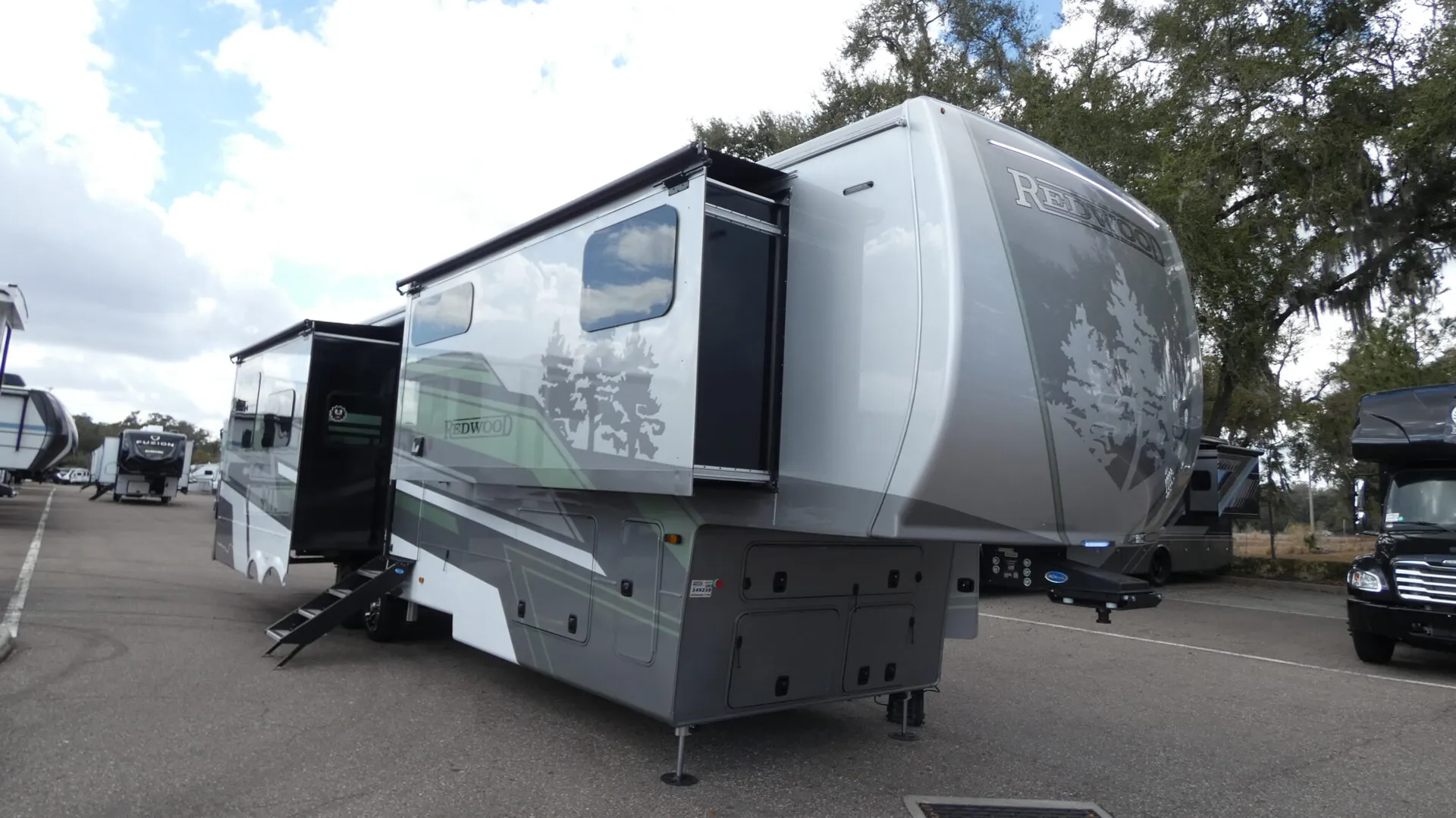 2026 Crossroads RV Redwood 371RL - Photo 2