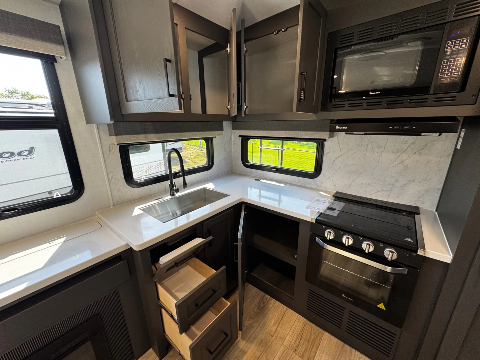 2027 Forest River Rockwood Ultra Lite 2711RK — Photo 5
