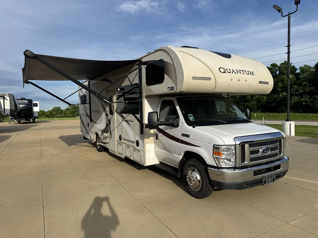 2017 Thor Motor Coach Quantum WS31 - Photo 2