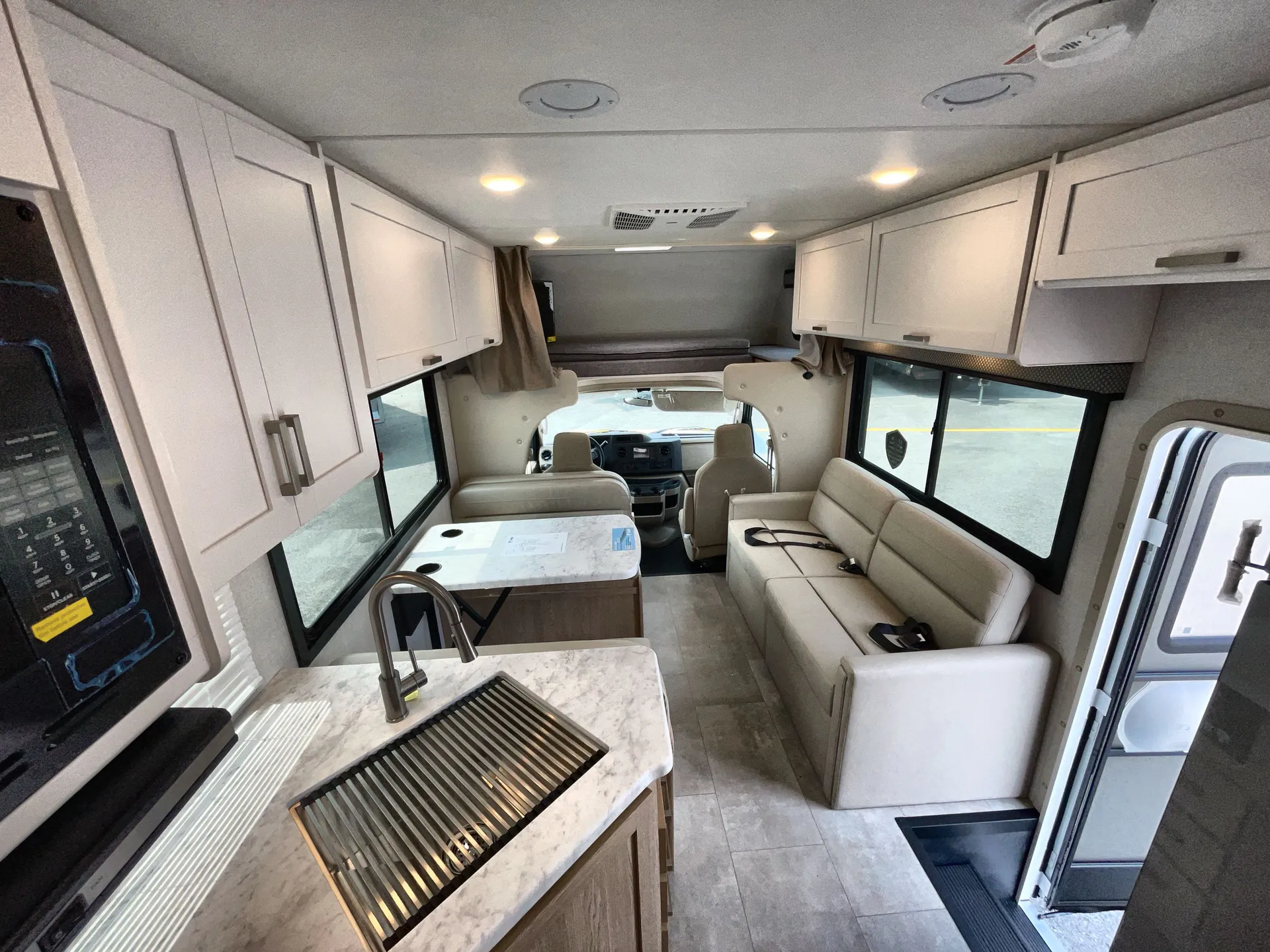 2026 Thor Motor Coach Freedom Elite 28HZ — living area main