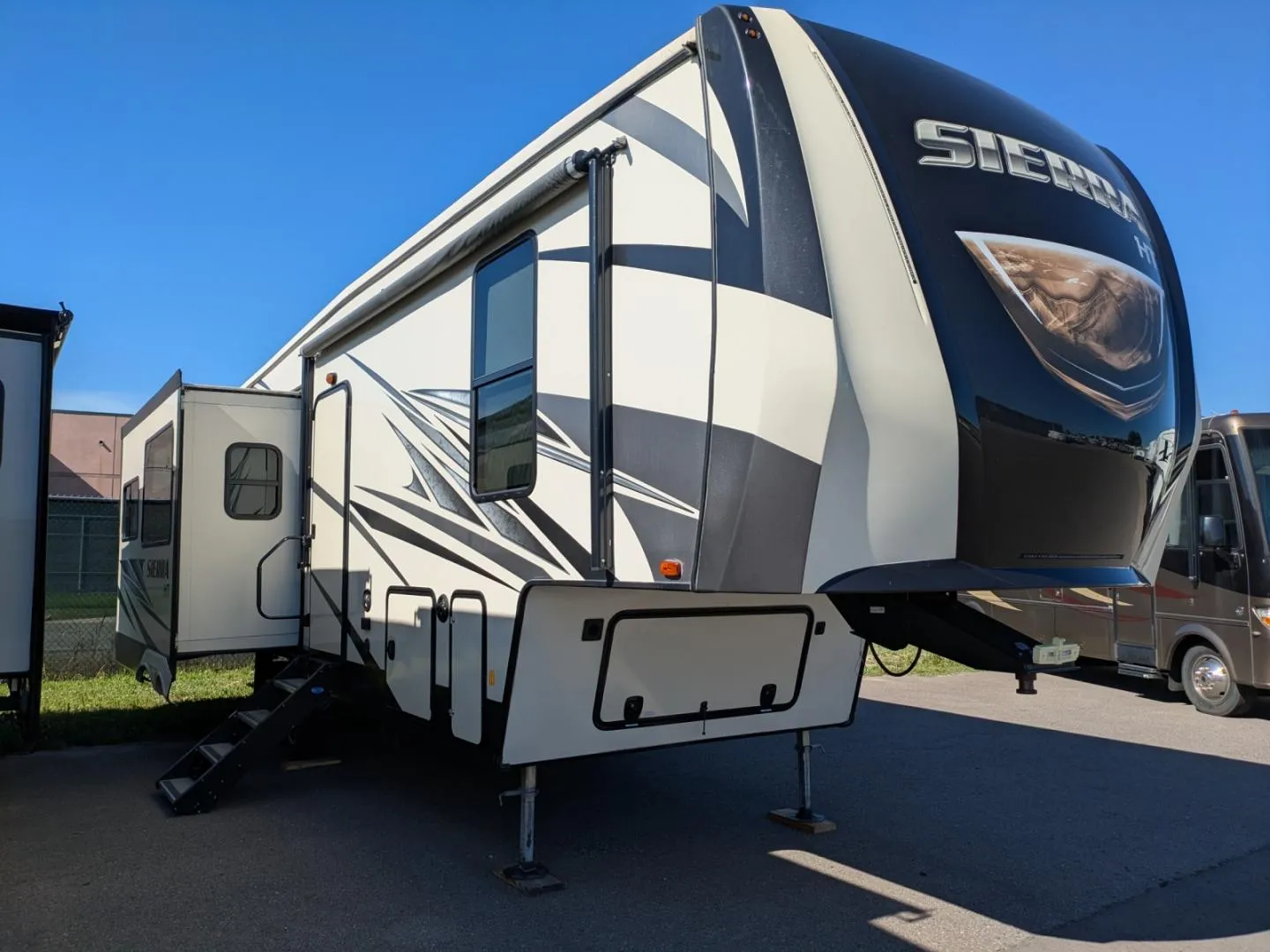 2019 FOREST RIVER SIERRA 2950TRIK - Main photo
