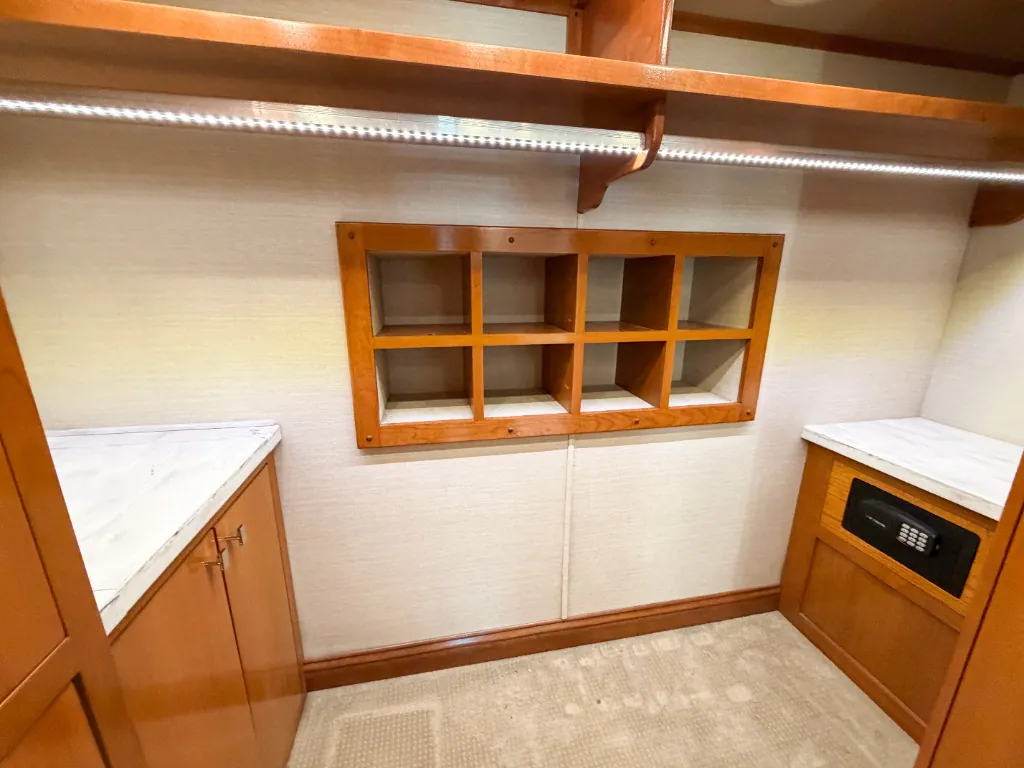2021 Tiffin Zephyr 45 PZ - Photo 4