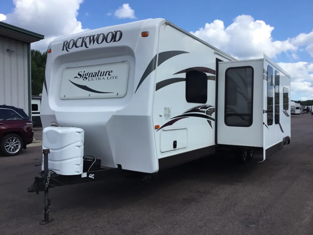 2015 Forest River RV Rockwood Signature Ultra Lite 8311WS - Photo 3