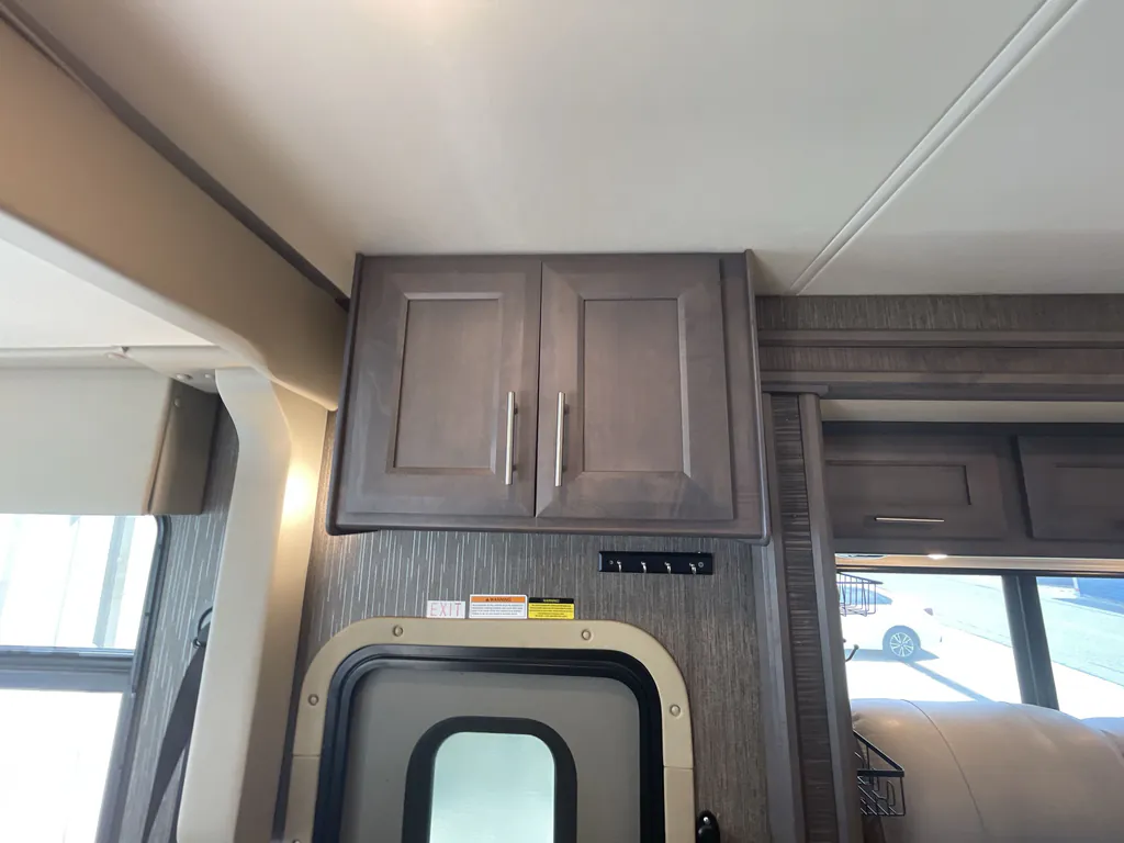 2021 Thor Motor Coach Challenger 35MQ, Photos photo 35
