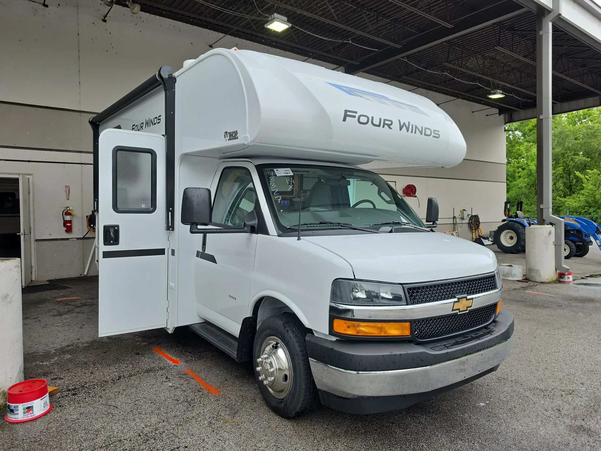 2027 Thor Motor Coach Chateau 19X - Photo 2