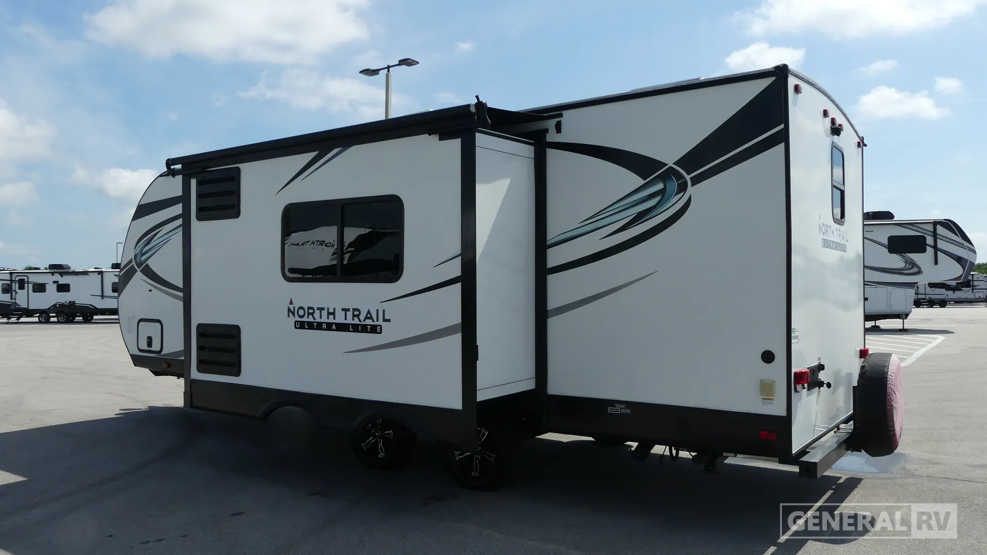 2021 Heartland North Trail Ultra-Lite Travel Trailer 22CRB - Photo 4