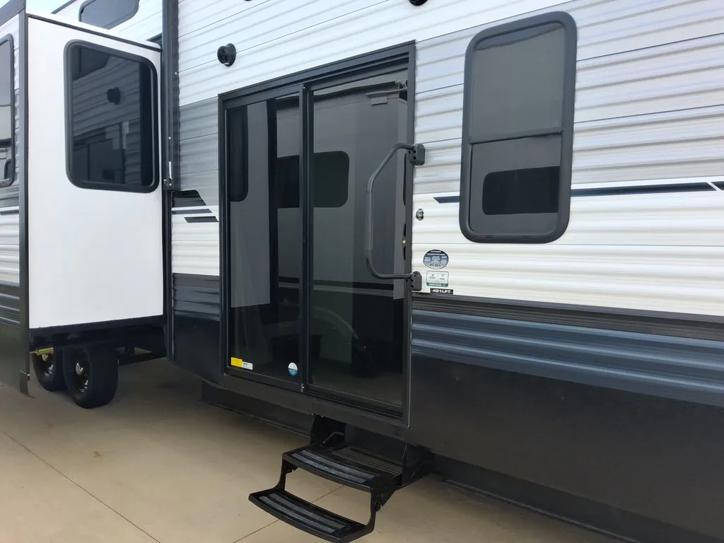 2027 Forest River Puma Vista 421LFT — Photo 5
