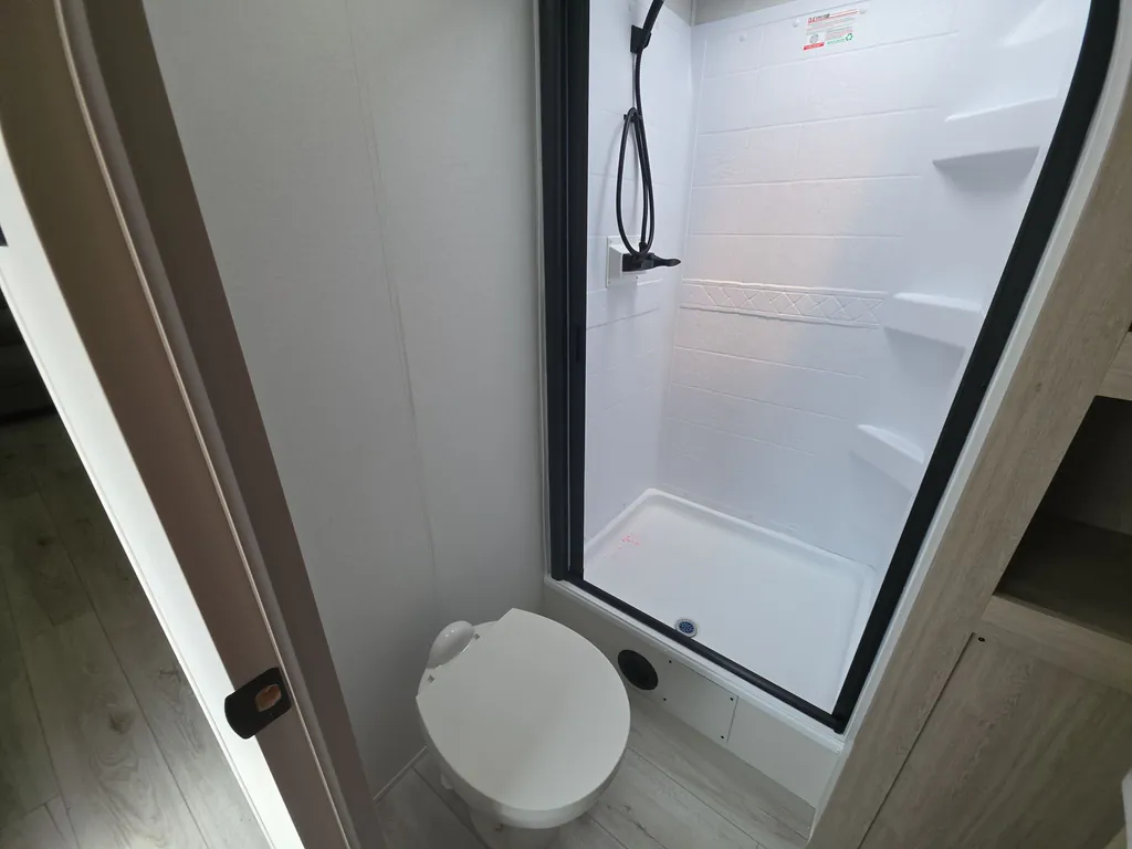 2027 East to West Della Terra 272RL, Photos photo 25